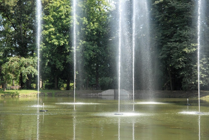 Nowe, kolorowe fontanny w Parku Belzackim cieszą się dużym zainteresowaniem - ZDJĘCIA