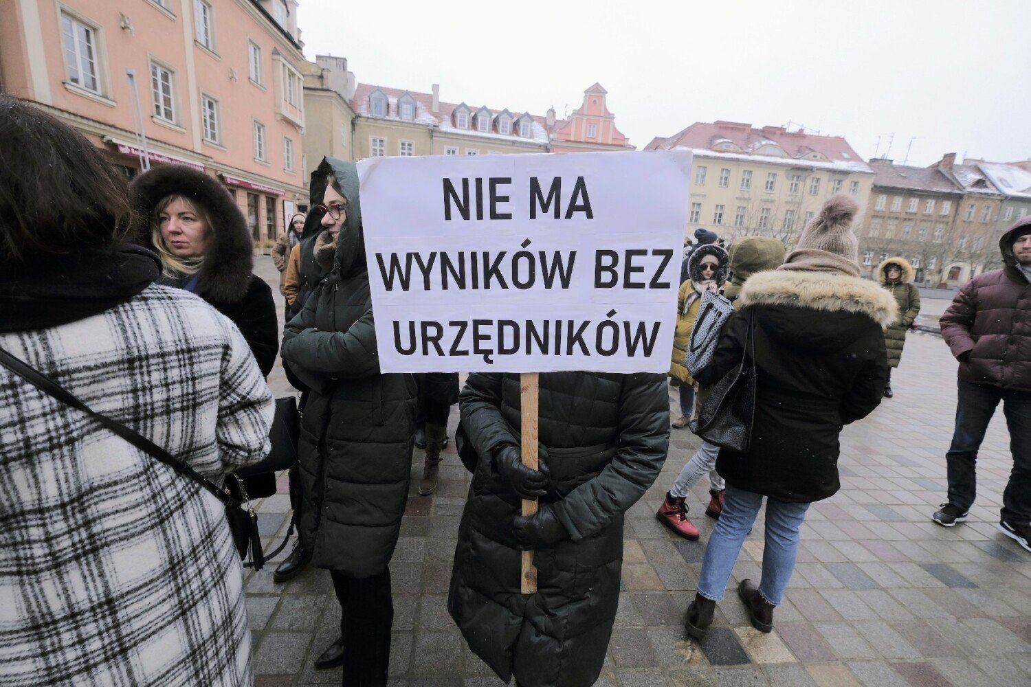 Protest Pracownik w Urz du Miasta W Poznaniu Chcemy By Godnie protest-pracownik-w-urz-du-miasta-w-poznaniu-chcemy-by-godnie