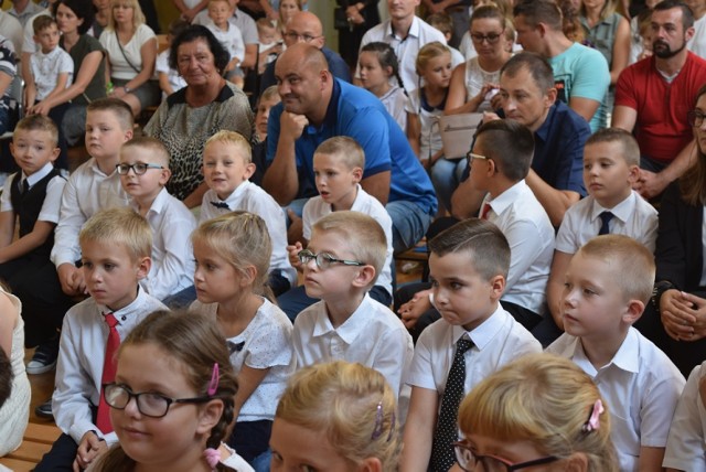 Zamość. Uczniowie wrócili do szkół. Tak wyglądało rozpoczęcie roku w SP nr 7