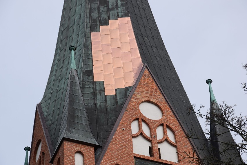 Dach kościoła Mariackiego w Szczecinku po naprawie [nowe zdjęcia]