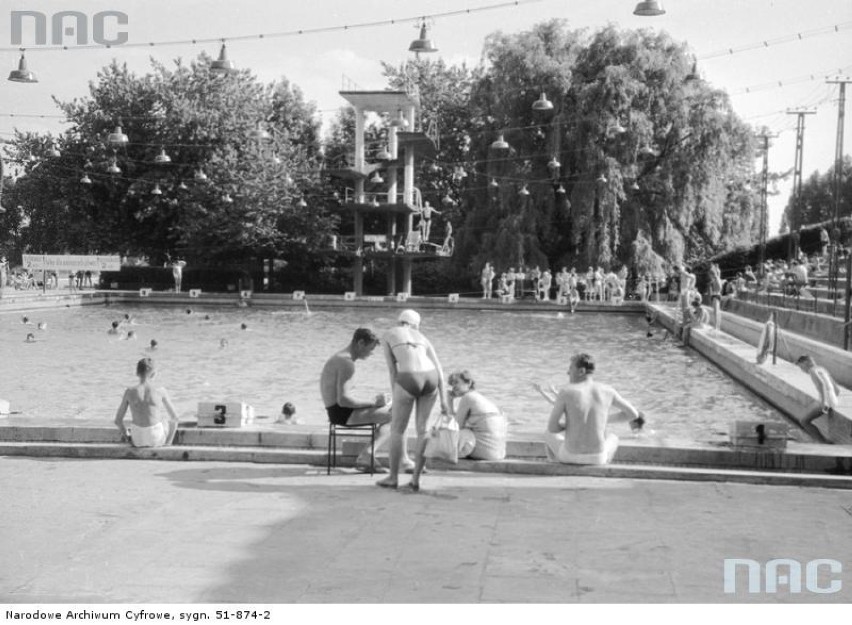 Baseny przy Łazienkowskiej 1. Pierwszy basen powstał w 1928...