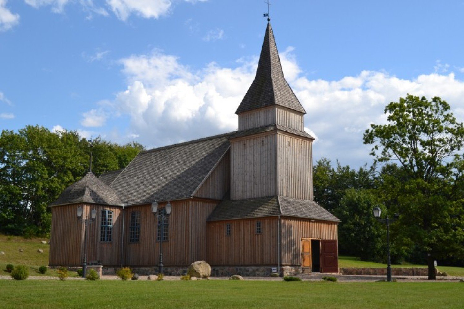 Msze św. w Drewnianym Zabytkowym Kościele w Sierakowicach | Kartuzy Nasze  Miasto
