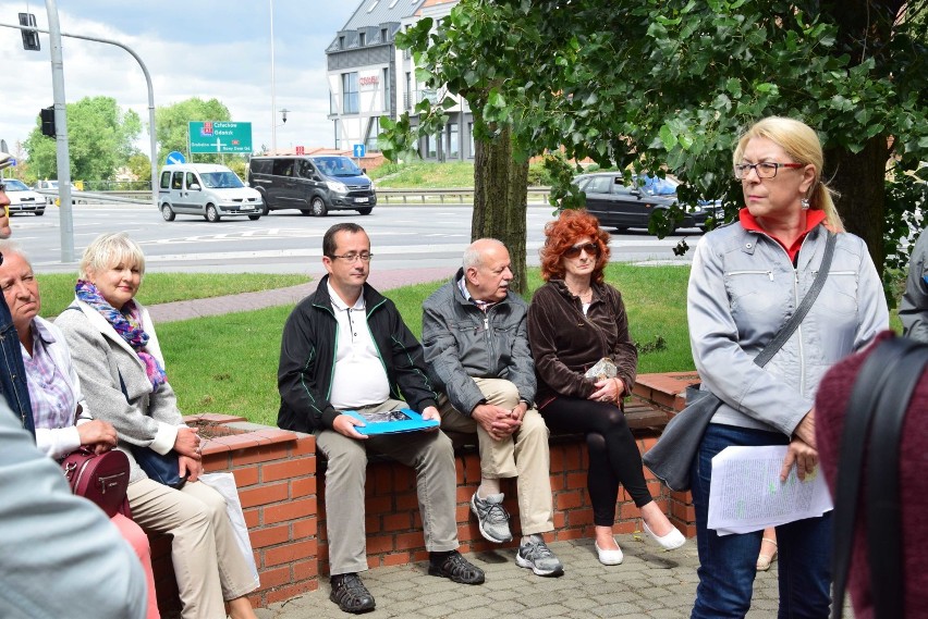 Malbork. Pierwszy spacer z przewodnikiem PTTK po mieście [ZDJĘCIA]. Przeszli szlakiem pomników