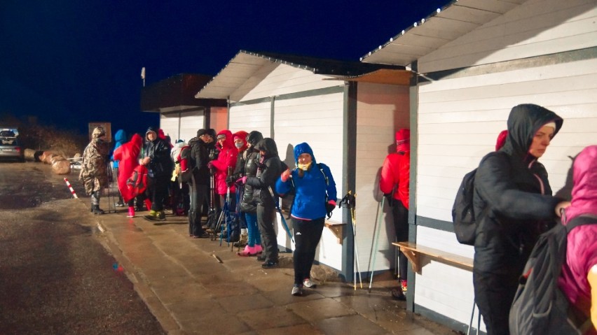 Ponad 42 km i 9 godzin marszu- III Edycja Hell Mission Possible. Zimowy maraton Nordic Walking z Helu do Władysławowa [galeria zdjęć]