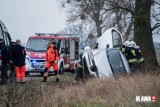 Wypadek w Marcinkowicach pod Wrocławiem. Pijany kierowca zaklinował się w aucie razem z pasażerem [ZDJĘCIA]