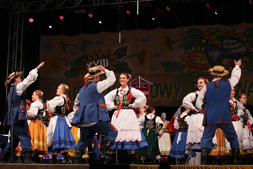Zespół Pieśni i Tańca Wałbrzych na Festiwalu Folkloru w...