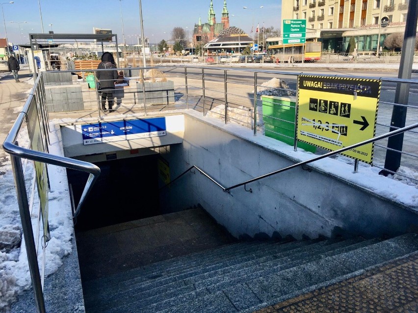 W tunelu pod dworcem kolejowym w Kielcach będą wreszcie windy. Zobacz zdjęcia