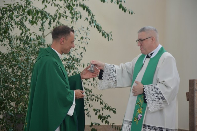 W niedzielę 27 sierpnia, na Mszy św. w południe ksiądz Sławomir Prabucki jako dziekan lęborski wprowadził na urząd nowego proboszcza księdza Marka Bogusza.