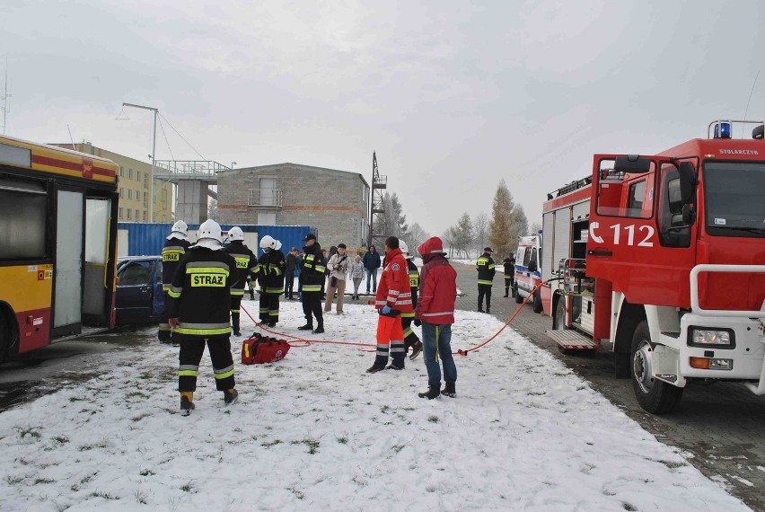 Autobus zderzył się z autem osobowym