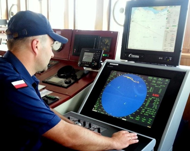 ORP Lech - Rzut radaru nawigacyjnego na to, co dzieje się wokół okrętu podczas przejścia
