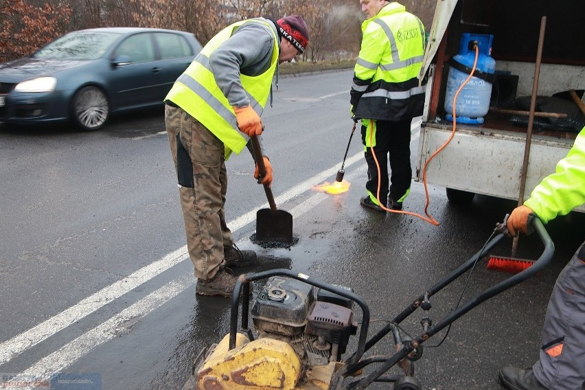 We Włocławku trwa łatanie dziur w jezdniach. We wtorek 25...