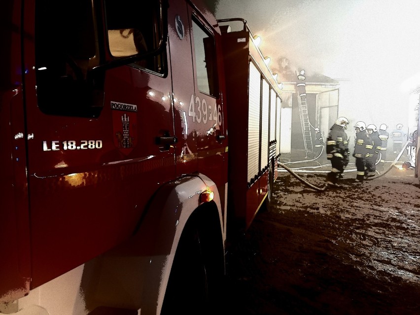 Gostyń. Pożar budynku gospodarczego w Rokosowie. Straty oszacowano na pół miliona złotych! [ZDJĘCIA] 