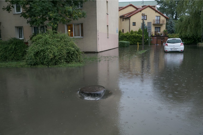 Osiedle Kabel po ulewie. Zdjęcia z sierpnia 2015 roku. Do...