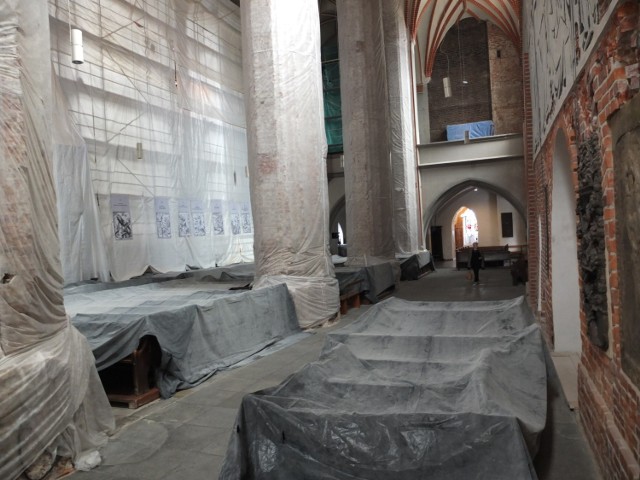 Remont wnętrza katedry opolskiej.