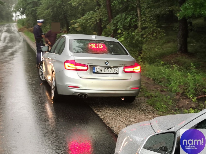 Pijany kierowca renaulta zatrzymany na Wiejskiej we Włocławku miał ponad 2,4 promila alkoholu [zdjęcia, podsumowanie weekendu 19-21 czerwca]