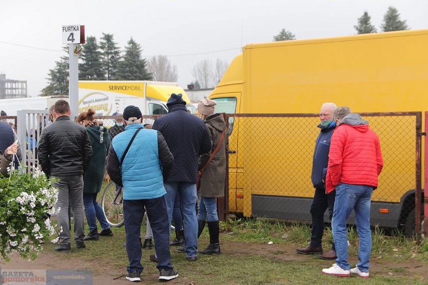 Pchli Targ przy al. Kazimierza Wielkiego  we Włocławku, 18...