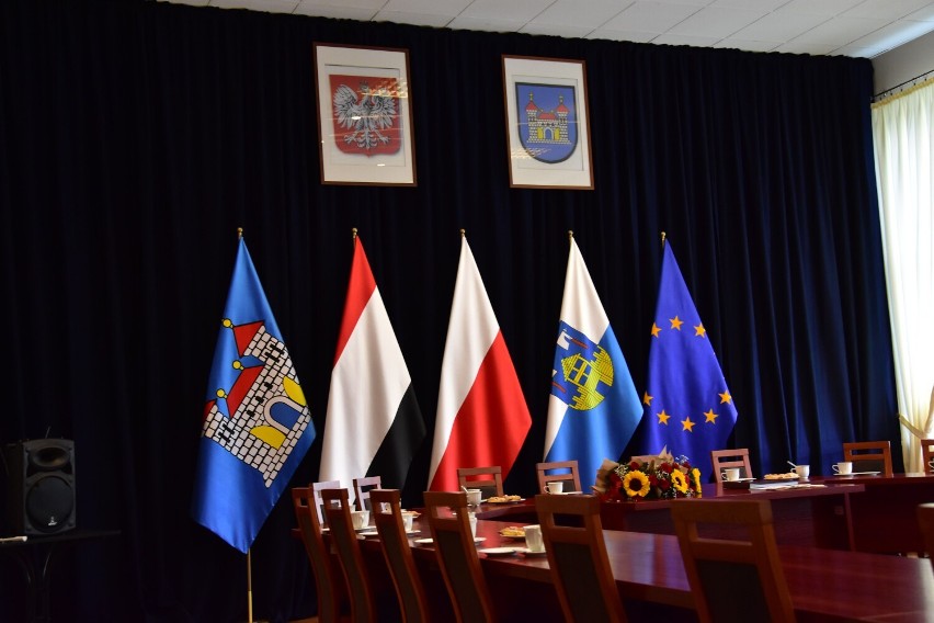 Sala sesyjna Urzędu Miejskiego w Żninie.