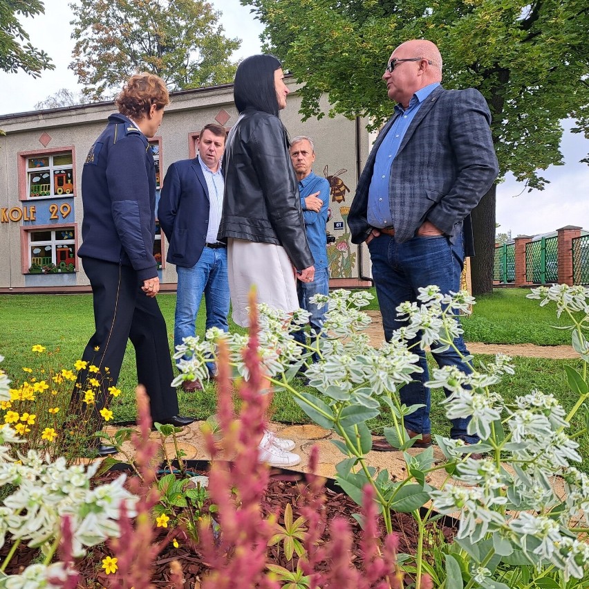 Ekomural w Chorzowie. Odsłonięto go podczas uroczystego otwarcia ogrodu przedszkolaka przy Przedszkolu nr 29