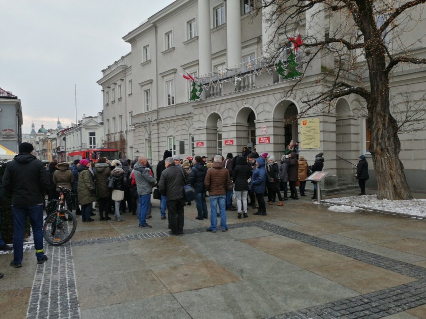 Ewakuacja w Urzędzie Miasta w Kielcach. Wszyscy musieli opuścić budynek!(ZDJĘCIA)