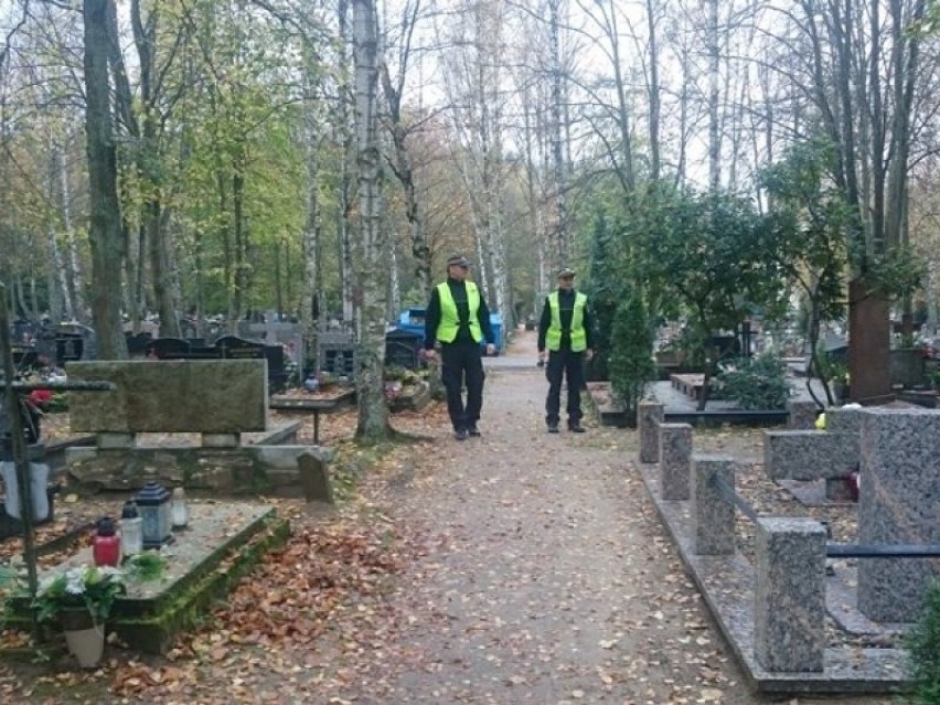Więcej patroli straży miejskiej na cmentarzach w Wejherowie