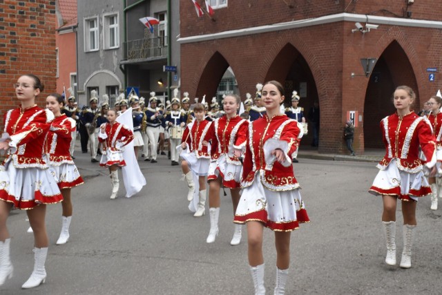 Mieszkańcy Prabut i okolic uroczyście uczcili 104. rocznicę odzyskania przez Polskę niepodległości.