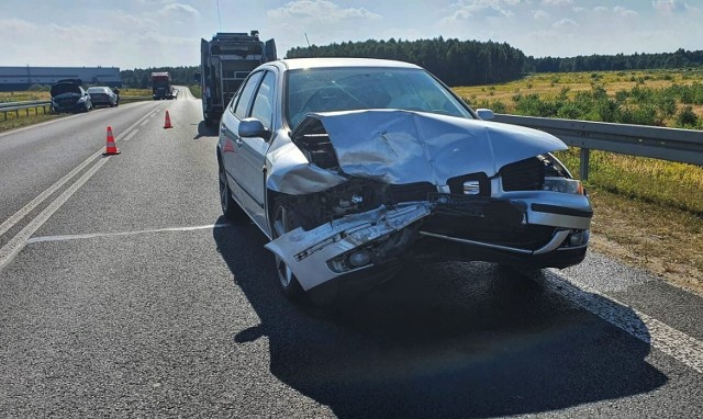 Na obwodnicy Radomska doszło do wypadku drogowego. Kierujący seatem wjechał w tył peugeota