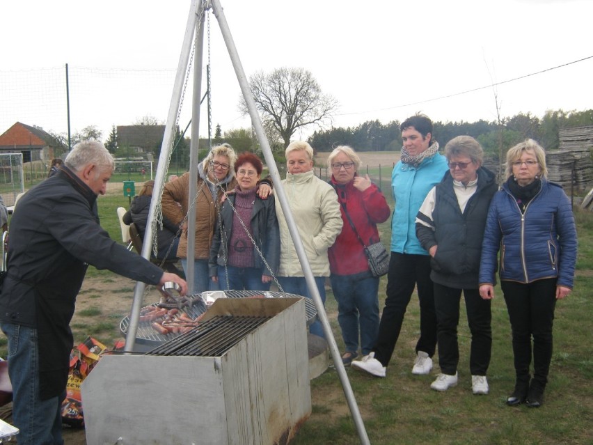 W Rożnie Parcelach już zainaugurowali sezon grillowy