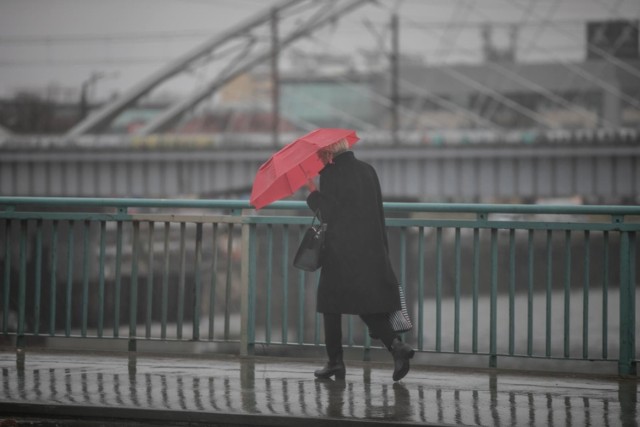 IMGW wydał ostrzeżenie pierwszego i drugiego stopnia dla większości kraju, które obowiązuje od dzisiaj, 21 października od godz. 10 do 20.