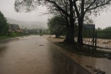 Powiat limanowski: ogłoszono pogotowie przeciwpowodziowe, zamknięte drogi