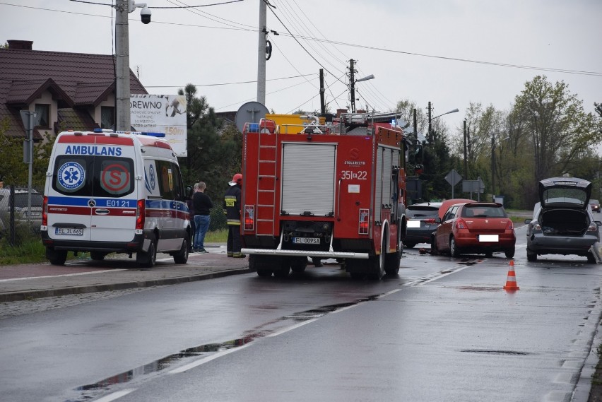 Zderzenie trzech samochodów na ulicy Łódzkiej w Skierniewicach [ZDJĘCIA]