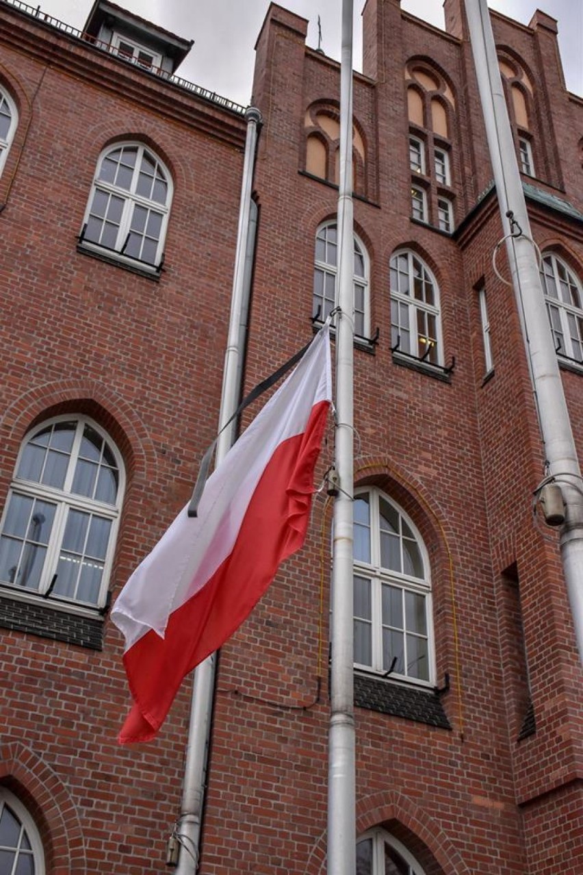 Żałoba narodowa po śmierci prezydenta Adamowicza 