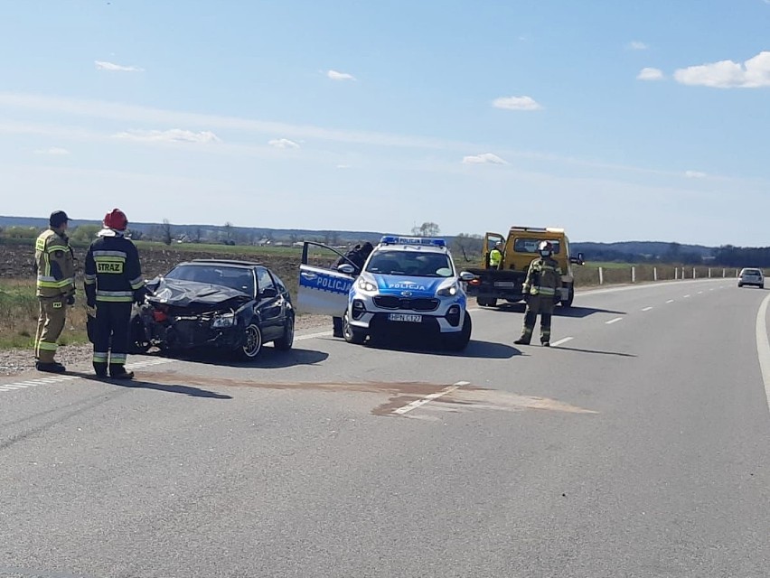 Kwidzyn. Czołowe zderzenie aut na drodze krajowej nr 90 –  na szczęście nikt nie doznał poważnych obrażeń