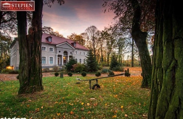 Tak wygląda pałac w Sławnikowicach z zewnątrz