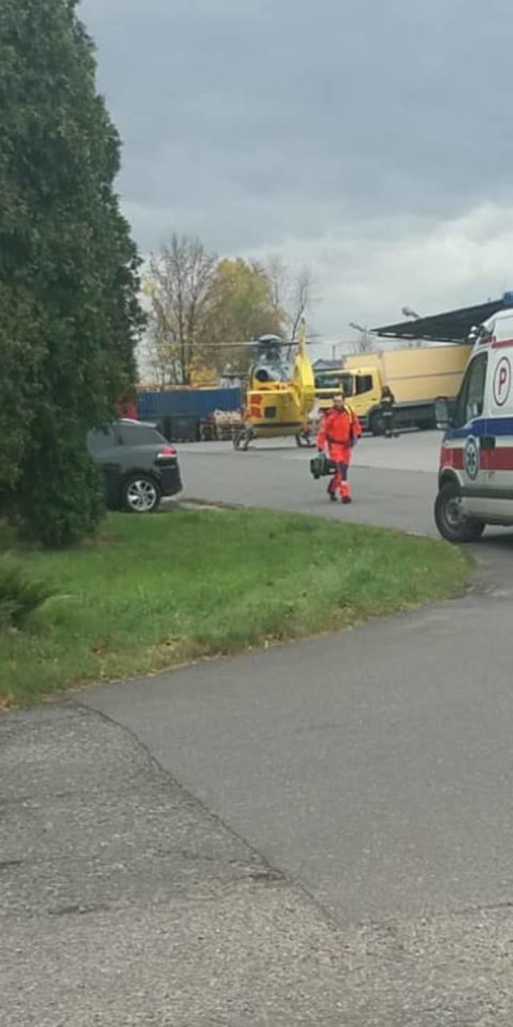 Wypadek na Mikołowskiejw Rybniku. Motocyklista zderzył się z osobówką. Lądował helikopter