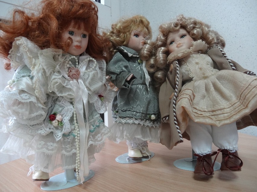 Dwie blondynki i ruda - trzy lalki podróżowały 29 lipca tego...