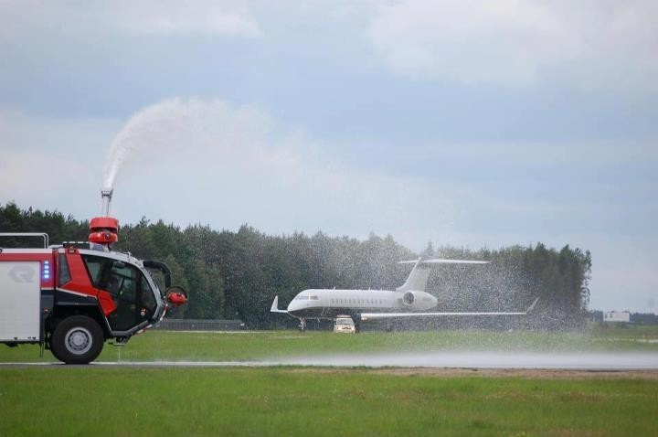 Bombardier Global Express na lotnisku w Modlinie [ZDJĘCIA]