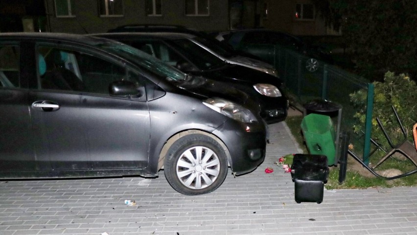 Suwalscy policjanci zatrzymali 26-latka, który uszkodził sześć samochodów