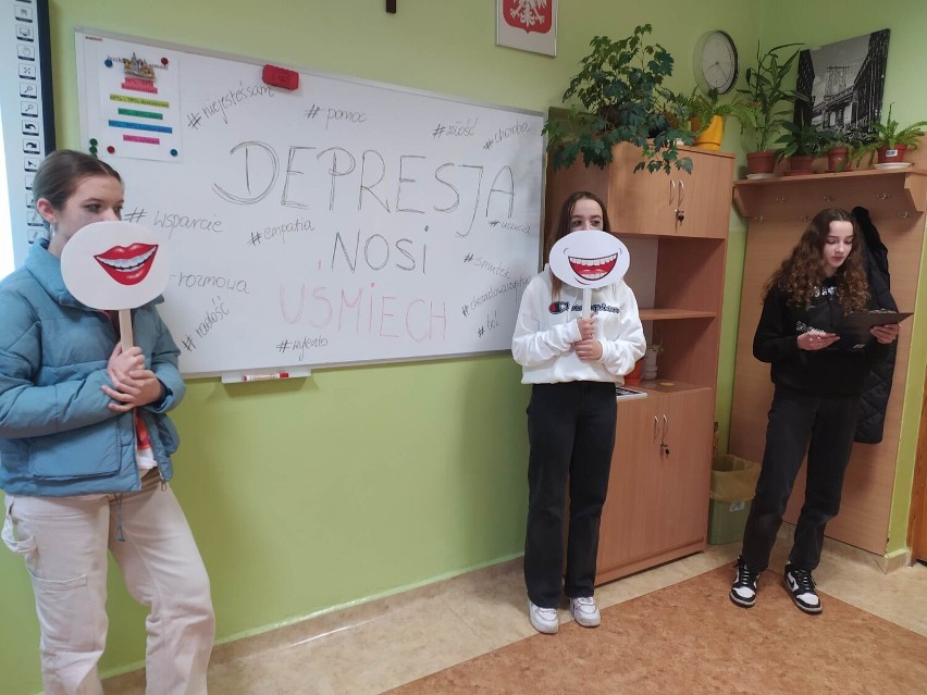 Nastoletnia depresja. W Zespole Szkół zorganizowano akcję "Depresja nosi uśmiech"