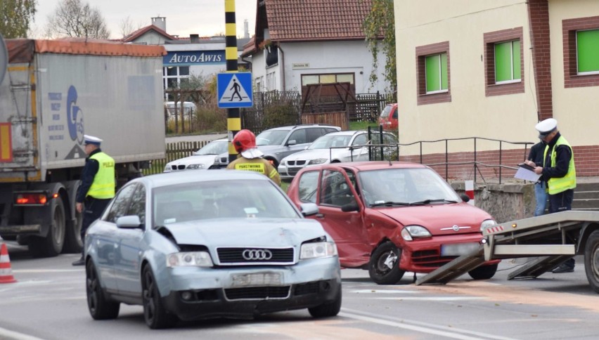Malbork. Wypadek na ulicy Głowackiego. Do szpitala trafiła 70-letnia kobieta [ZDJĘCIA]