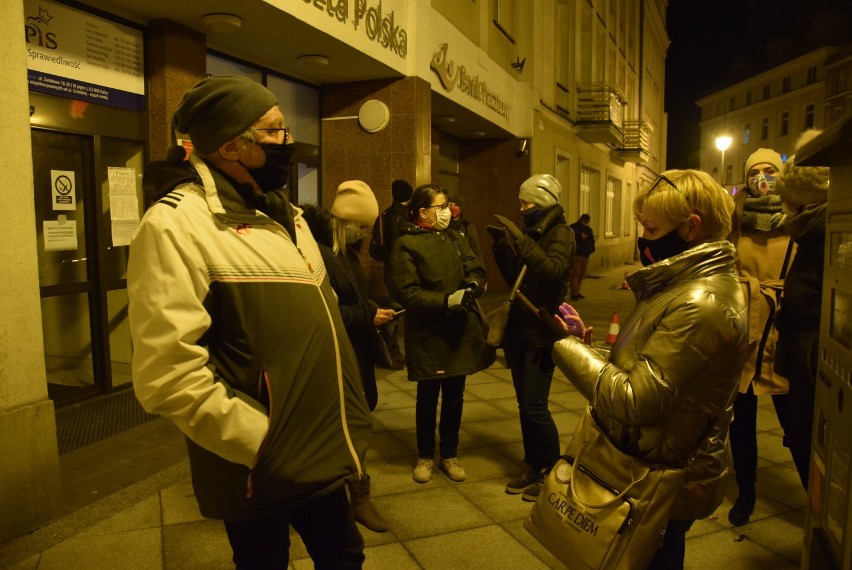 Strajk Kobiet w Kaliszu. Uczestnicy protestowali w milczeniu...