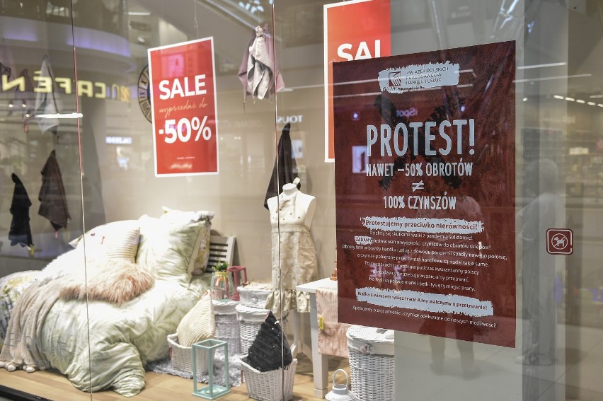 Protest pracowników handlu i usług. Zamknięto sklepy w Galerii Północnej. "Symboliczny sposób zwrócenia uwagi na problem"