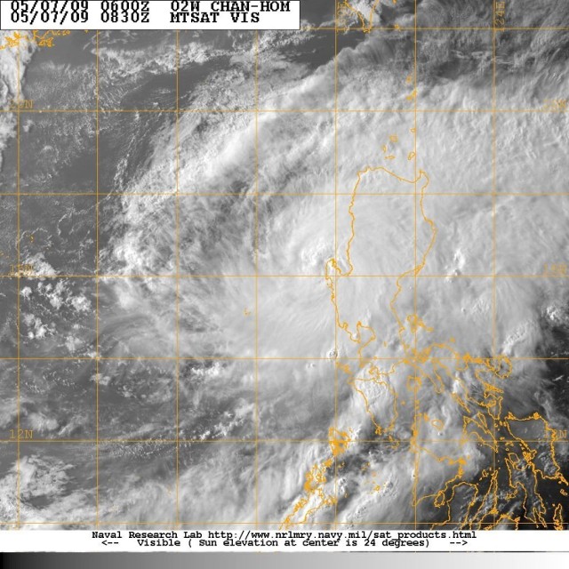 Tajfun Chan-hom wkraczający nad Filipiny