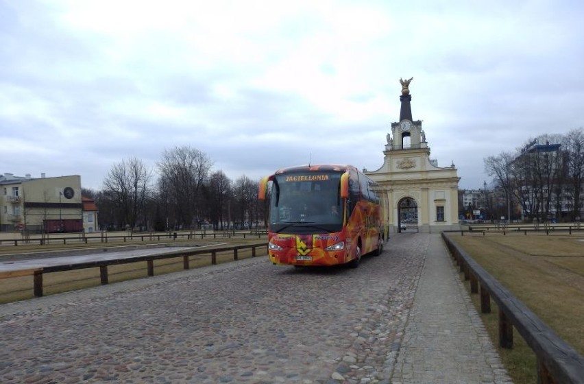 Kibice zdecydowali. Tak wygląda autokar Jagiellonii w nowych barwach [ZDJĘCIA VIDEO]