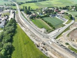 To zwiastuje koniec remontu ważnej drogi na styku województwa opolskiego i dolnośląskiego. Kierowcy wreszcie mogą odetchnąć