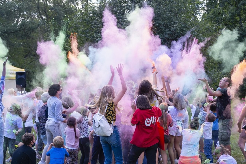 Białołęcki Festiwal Kolorów. Hinduskie święto Holi w parku Picassa [ZDJĘCIA]