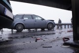 Karambol na moście w Dęblinie. Zderzyło się 17 samochodów! (ZDJĘCIA)