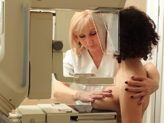 Mammografię można będzie wykonać 24, 25 i 26 listopada w Toruniu przy Hotelu Filmar, ul. Grudziądzka 45 oraz 28 listopada w Chełmży przy sklepie Netto, ul. Sikorskiego 36a.