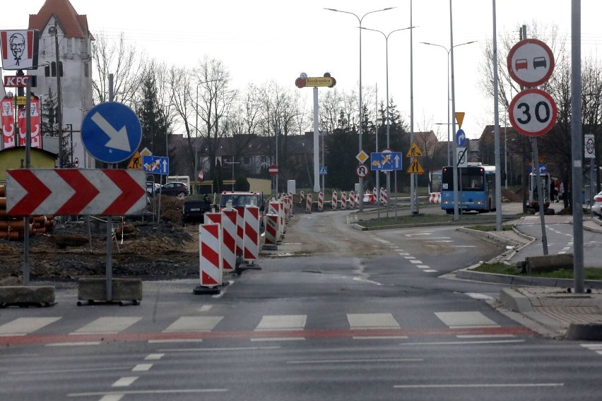 Trwa przebudowa ulicy Sikorskiego w Legnicy, zobaczcie aktualne zdjęcia