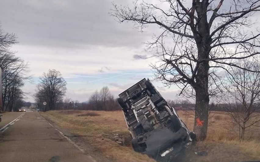 Powalone drzewa, zerwane dachy - cyklon Sabina przetoczył się przez jasielszczyznę. Trwa szacowanie szkód [ZDJĘCIA]