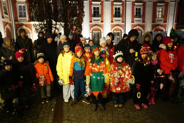 O godz. 17 z placu Bernardyńskiego w Poznaniu wyruszył barwny korowód świątecznych postaci. Mógł w nim wziąć udział każdy.